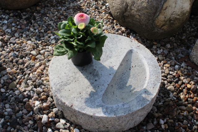 Vogeltränke, heller Granit, 10 x 35 cm