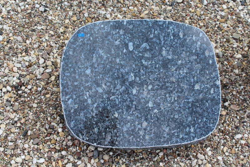 Nr 19; 50 x 40 x 12 cm, Labrador