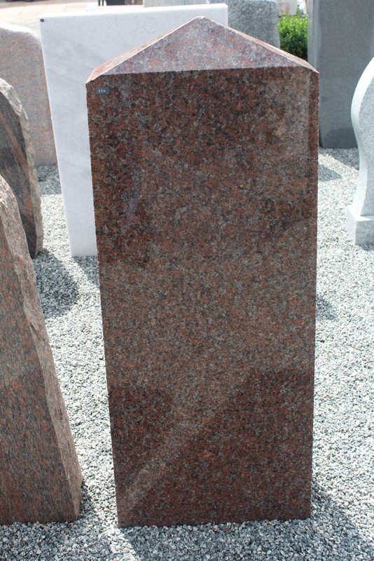 Nr. 254; 40 x 105 x 15cm, roter Granit