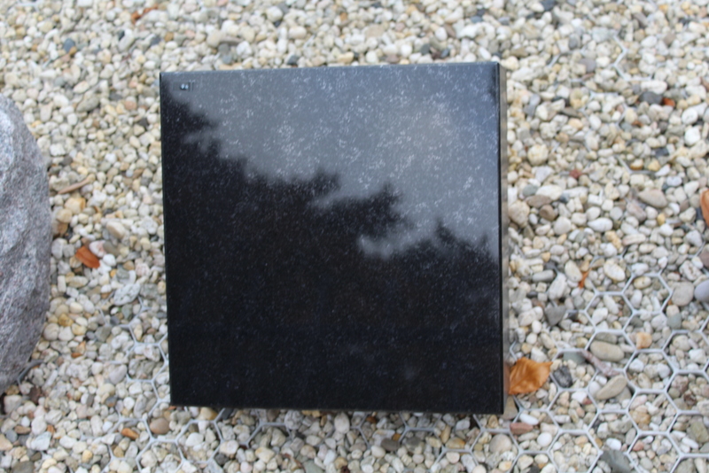 Nr.06, 31 x 31 x 12 cm, Absolut Black